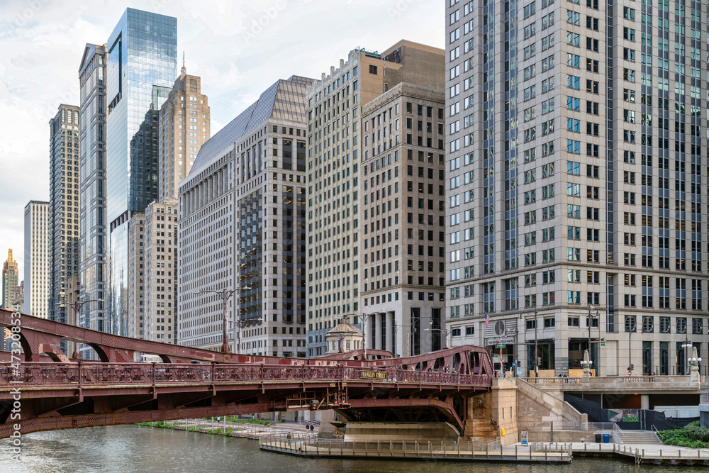 Fototapeta premium Chicago and the Chicago River