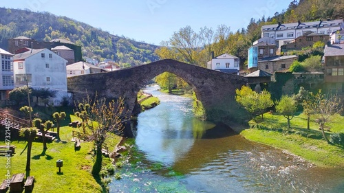 Puente rom  nico en Navia de Suarna  Galicia