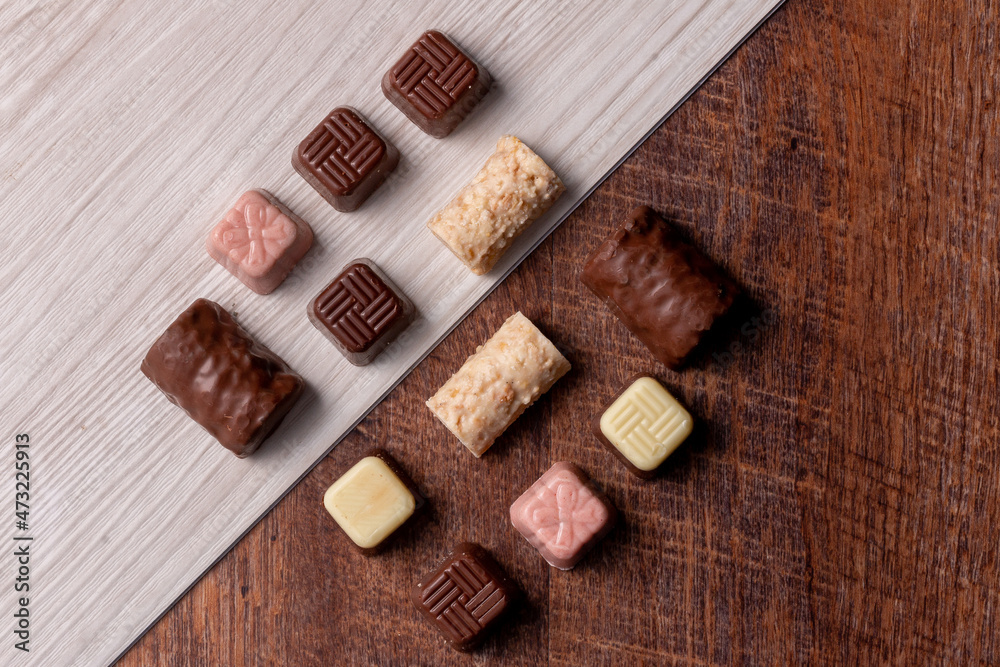 木の上に斜めにチョコレート 木の上に斜めにチョコレート
