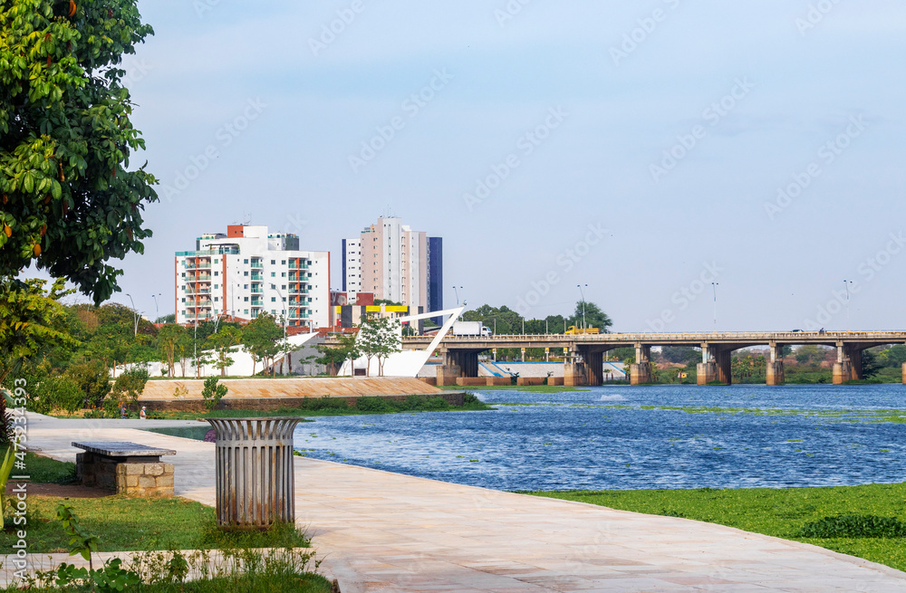 Obraz premium city park beside the Acaraú river