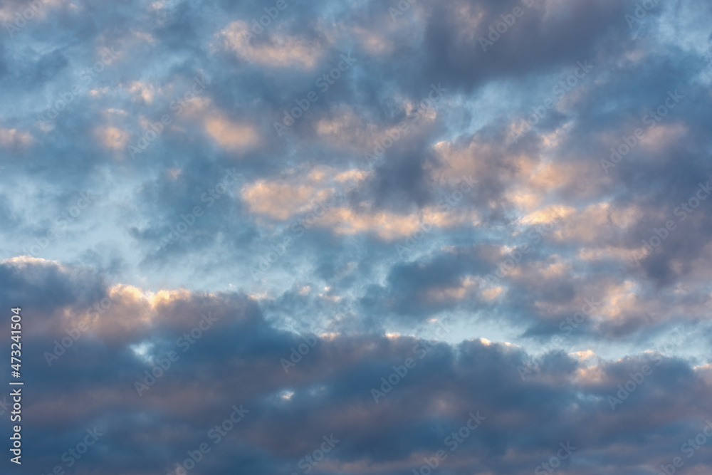 Obraz premium Blue pink clouds texture. Beautiful sunset sky. Natural abstract background. A combination of light blue, pastel pink and purple shades of clouds. Solid cloud cover before the rain. Fluffy dark clouds