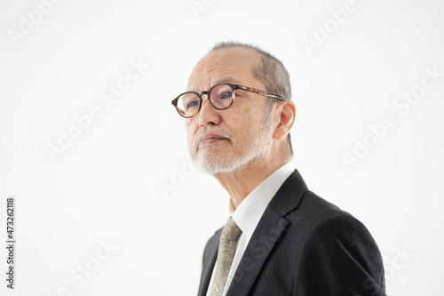アジア人の高齢者男性の顔のクローズアップ © mapo