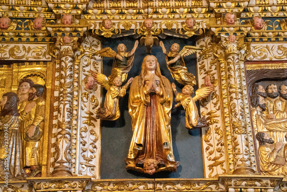 Obraz premium Windows to the Spanish Romanesque