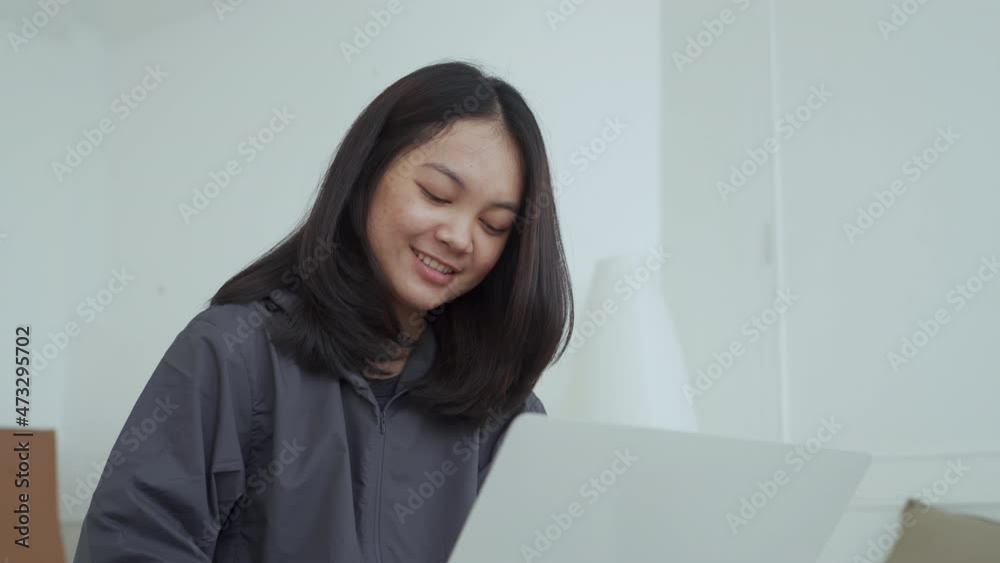 4k, Portrait, a cute Asian teenage girl. wearing gray shirt studying online with notebook computer in bed in the bedroom happily 4k, Portrait, a cute Asian teenage girl. wearing gray shirt studying online with notebook computer in bed in the bedroom happily
