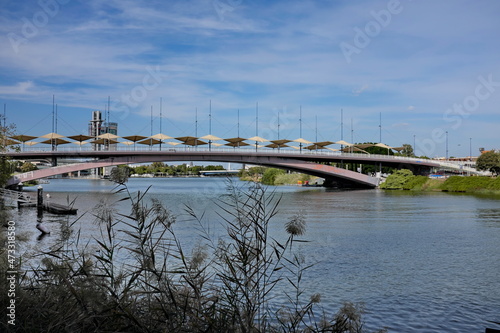 Pont sur sur le fleuve Guadalquivir. Séville. Espagne.