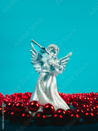 Christmas angel statue with decorations (ID: 473321730)