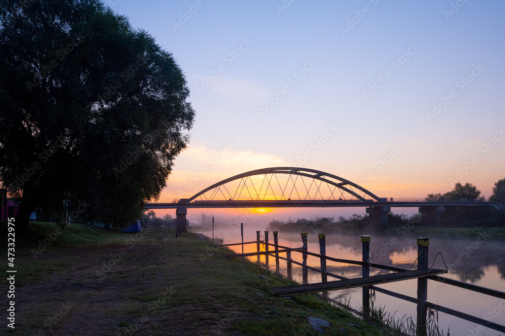 Obraz premium Beauty river Warta at dawn