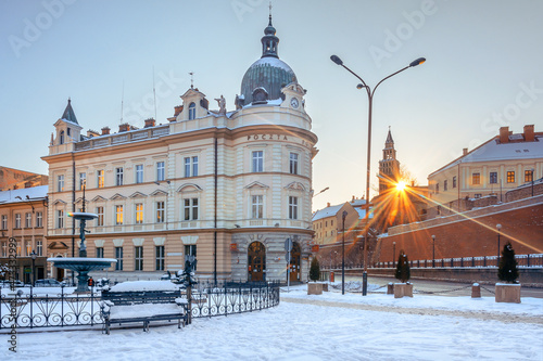 Poczta w Bielsku-Białej zimą o zachodzie słońca