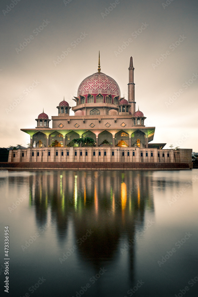 Obraz premium mosque at sunset