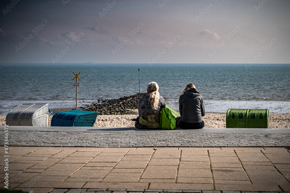 an der Strandpromenade im Herbst an der Strandpromenade im Herbst