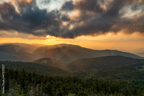 Fototapeta Naklejka Na Ścianę i Meble -  sunset in the mountains