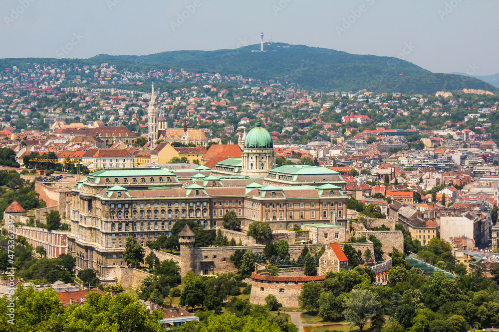 Obraz premium The Royal Palace in Budapest, seen from the Gellert hill