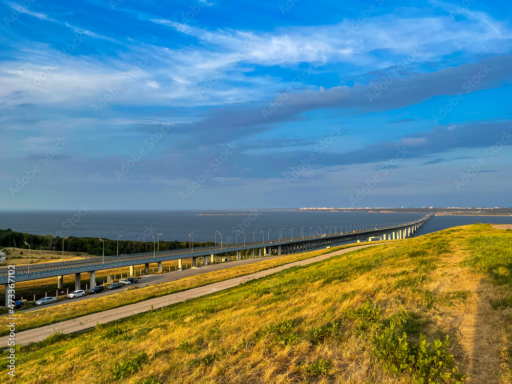 Obraz premium A bridge across the Volga river in Ulyanovsk, Russia.