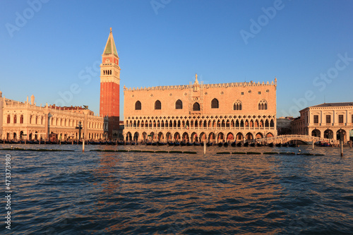 Dogenpalast am Bacino di San Marco, Venedig photo