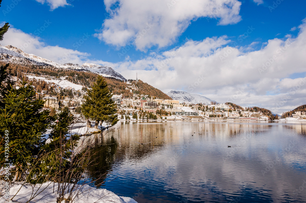 St. Moritz, Dorf, See, St. Moritzer See, Seeufer, Alpen, Schweizer Berge, Wintersport, Winterferien, Corviglia, Weihnachten, Oberengadin, Graubünden, Winter, Schweiz