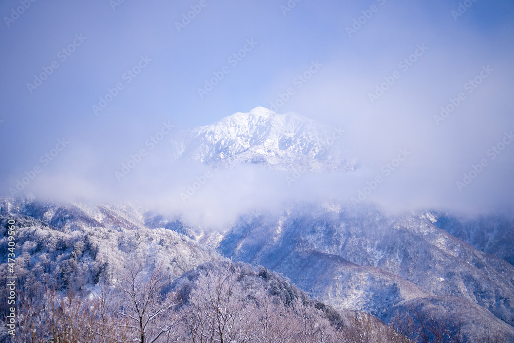 富山県中新川郡上市町と立山町にある大辻山を登山する風景 A view of climbing Mt. Otsuji in Kamiichi-cho and Tateyama-cho, Nakashinagawa-gun, Toyama Prefecture.