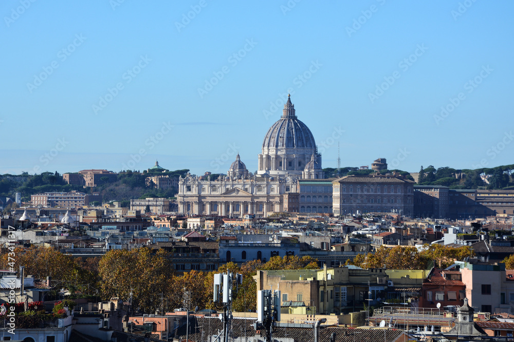 Blick von der Villa Medici über die Altstadt von Rom zum Petersdom, Italien