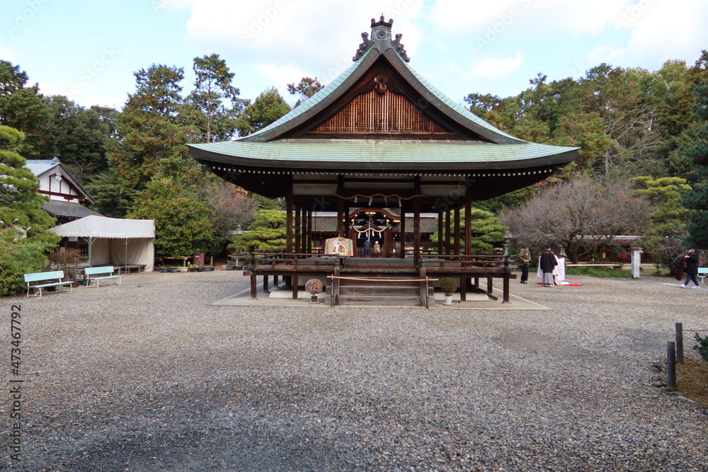 Hai-den Hall viewed from Sakura-mon Gatein the precincts of Umenomiya-taisha Shrine in Kyoto City in Japan 日本の京都市にある梅宮大社境内の桜門から眺めた拝殿 Hai-den Hall viewed from Sakura-mon Gatein the precincts of Umenomiya-taisha Shrine in Kyoto City in Japan 日本の京都市にある梅宮大社境内の桜門から眺めた拝殿