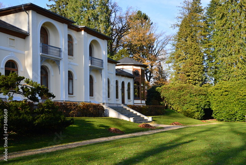 Villa im Herbst im Park Breidings Garten in Soltau, Niedersachsen photo