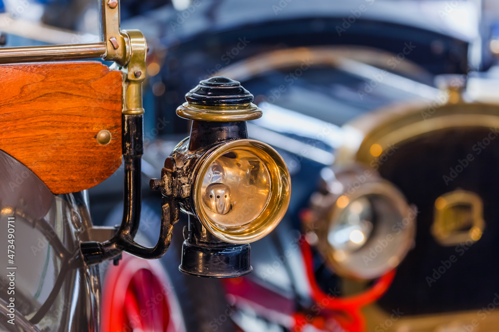 Obraz premium Vintage car - technology background