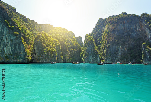 Beautiful turquoise ocean of Phi Phi island in Krabi, Thailand. © sawaddee3002