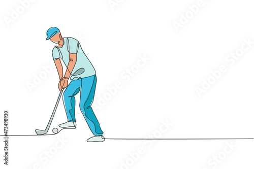 One single line drawing of young sporty golf player hit the ball using golf club graphic vector illustration. Healthy sport concept. Modern continuous line draw design for golf tournament poster