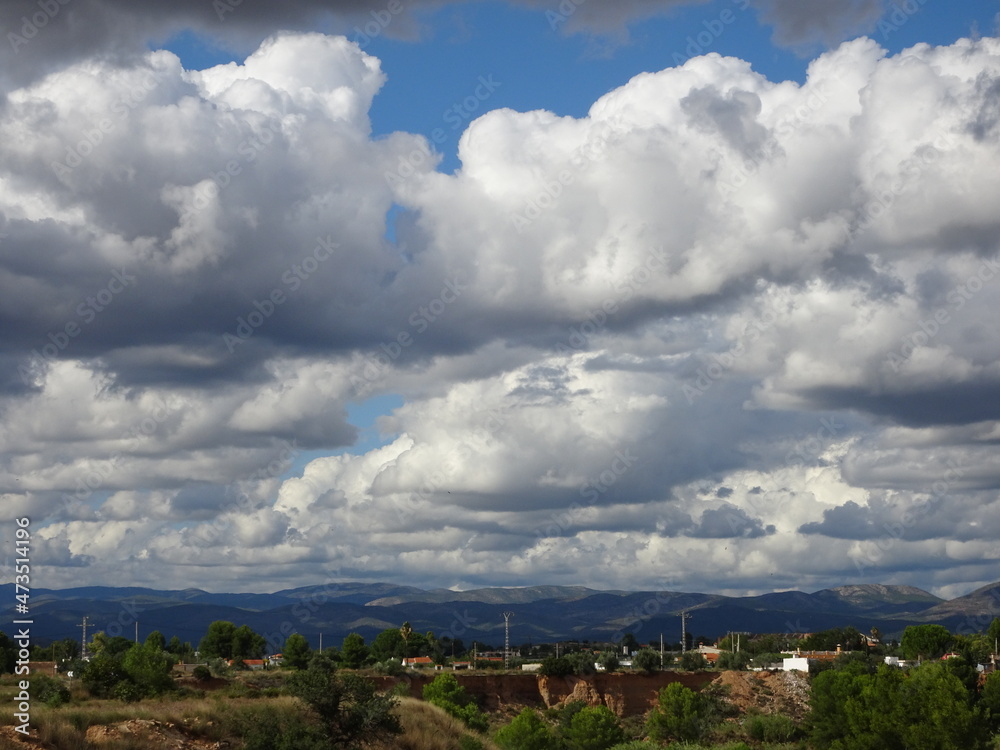 Obraz premium Storm Clouds over Spanish Mountains