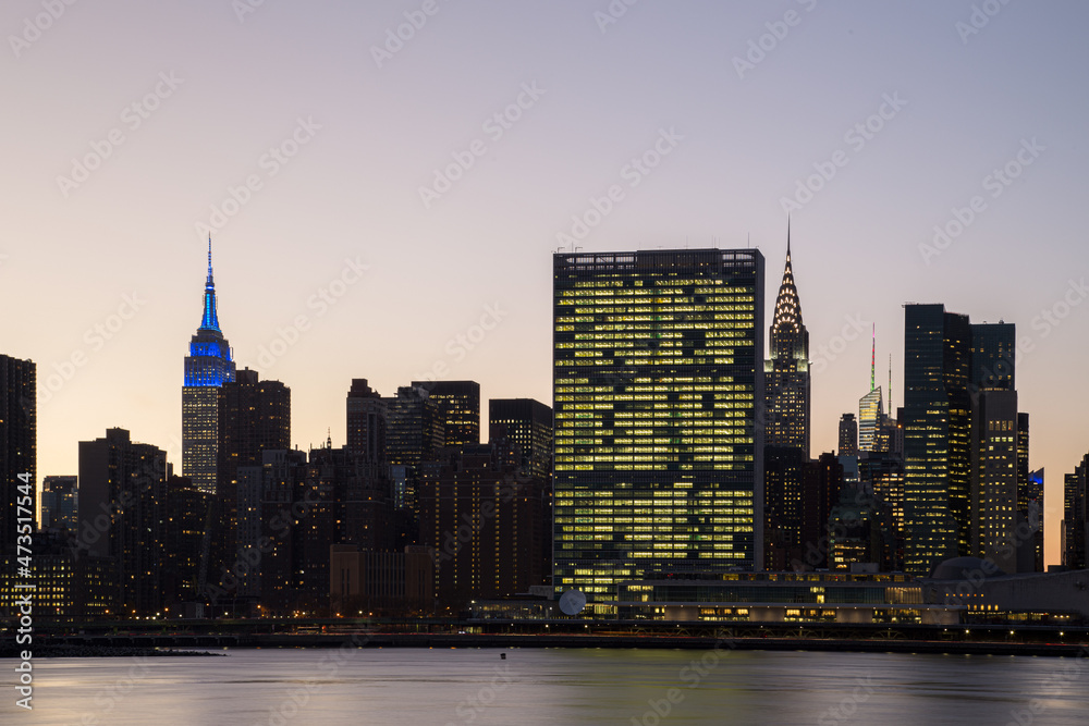Obraz premium New York, United States of America - November 11, 2016: Skyline of midtown Manhattan in New York City by night