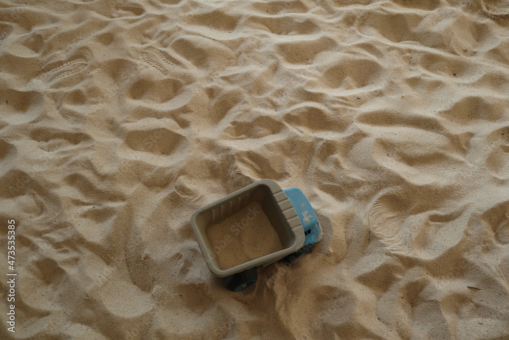 Φωτογραφία trunks full of sand and all kinds of toys in the Children's bunker  for the joyf