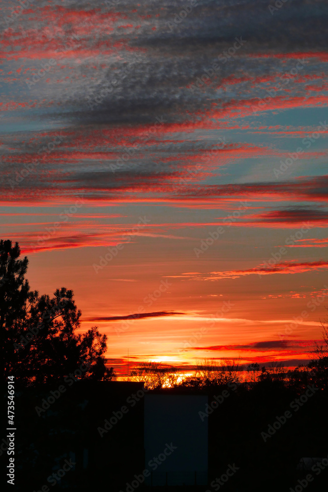 Fototapeta premium Sonnenuntergang mit Wolken