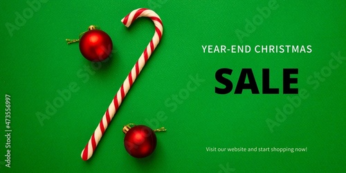 Minimalist year end Christmas sale banner with highlighted text over a subtle green background.