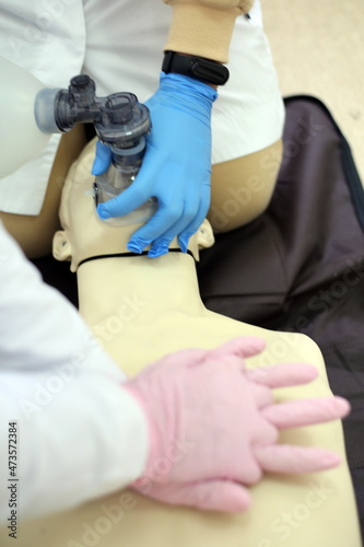 people learn to perform cardiovascular resuscitation