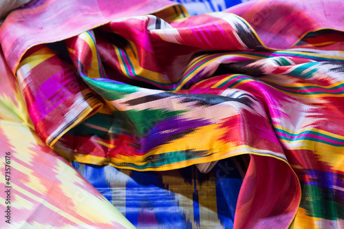 Tableau sur toile Background of multi-colored silk with national uzbek pattern
