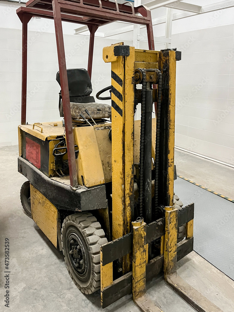 Electric loader - self-propelled equipment of increased stability for ...