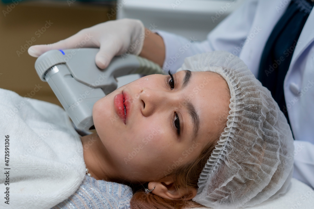Close up the dermatologist apply the High intensity focus ultrasound to the woman face for the facial treatment, rejuvenation and anti-aging. Close up the dermatologist apply the High intensity focus ultrasound to the woman face for the facial treatment, rejuvenation and anti-aging.