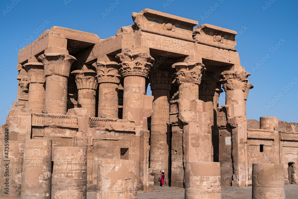 View of the temple of Kom Ombo with its large columns. Photograph taken in Kom Ombo, Aswan, Egypt. 