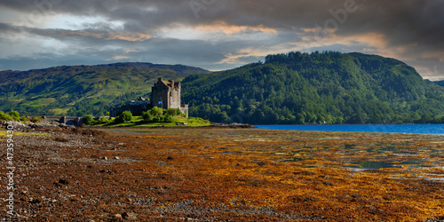 Eilean Castle am Loch Duich in Schottland photo