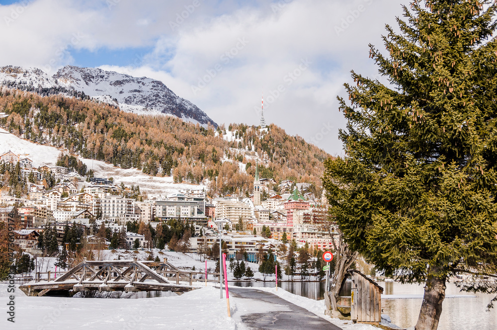 St. Moritz, St. Moritzersee, Engadiner Dorf, Oberengadin, Corviglia, Alpen, Winter, Wintersport, mondän, Graubünden, Schweiz