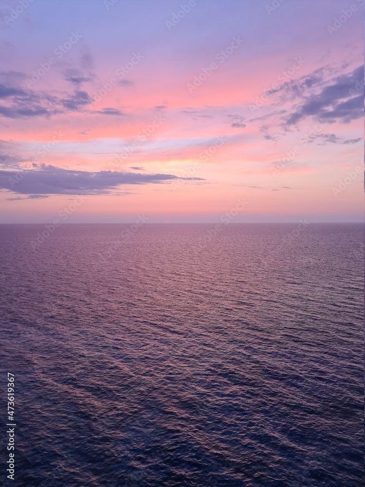 Obraz premium sunrise over the sea