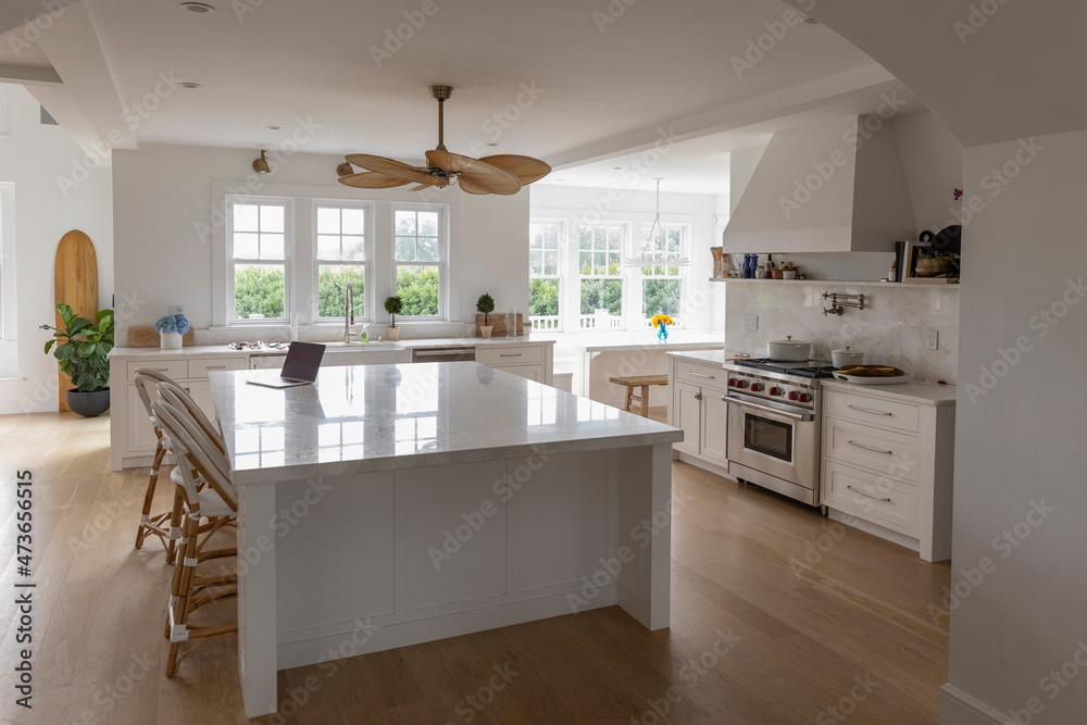 Large Kitchen Island in Contemporary home Large Kitchen Island in Contemporary home