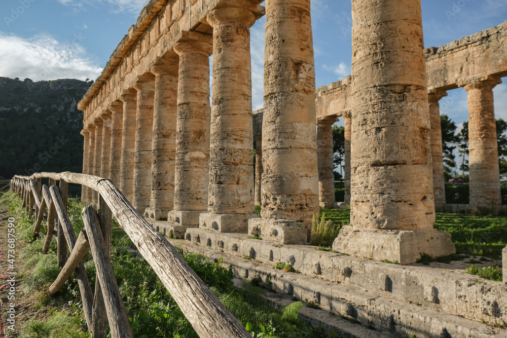 Foto Stock Ancient historical landmark Segesta archaeological site of ...