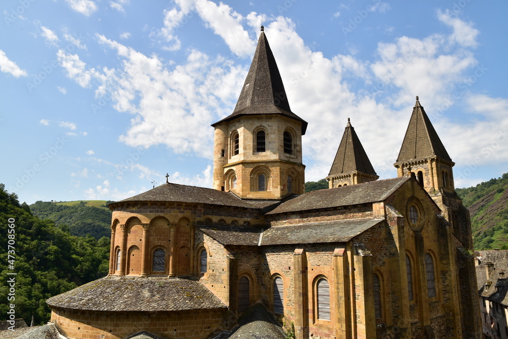 フランス・南仏オクシタニーの巡礼の地、コンクの教会
