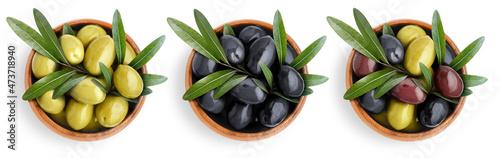 Obraz na plátně Wooden bowls with olives, view from above, isolated on white background