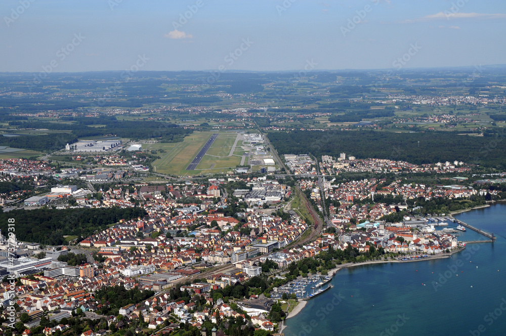 Luftbild Friedrichshafen mit Flughafen