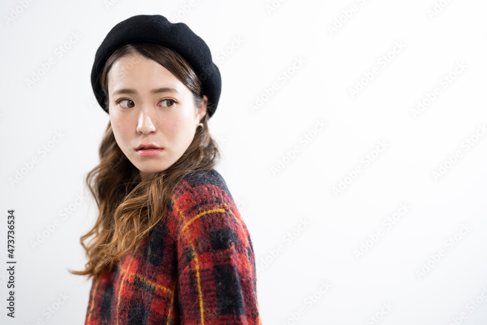 ベレー帽を被った女性
