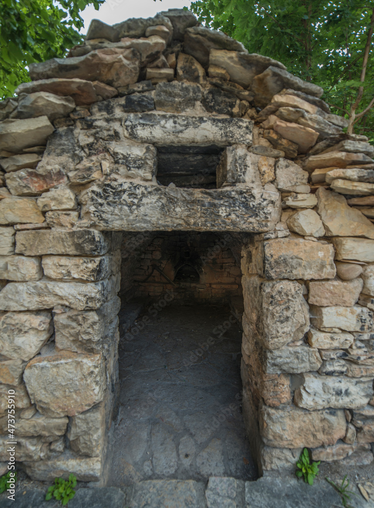 Fototapeta premium Four ancien à Saint-Chély-du-Tarn, Lozère, France