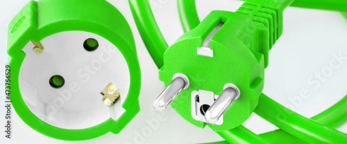 Wallpaper Mural Energie und grünes Stromkabel mit Stecker auf weissem Hintergrund Torontodigital.ca