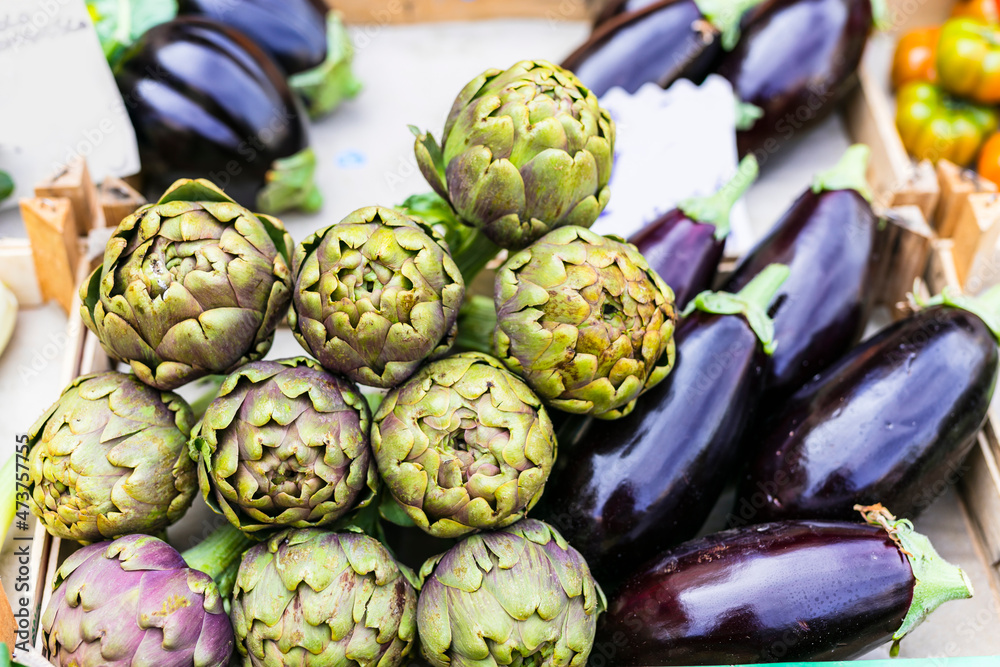 Obraz premium Market still life. fresh veggetables eggplants and artichoke close up. Rome, Italy, campo di Fiori