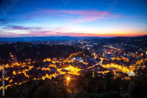 Stadt Kulmbach bei Sonnenuntergang von der Plassenburg aus gesehen