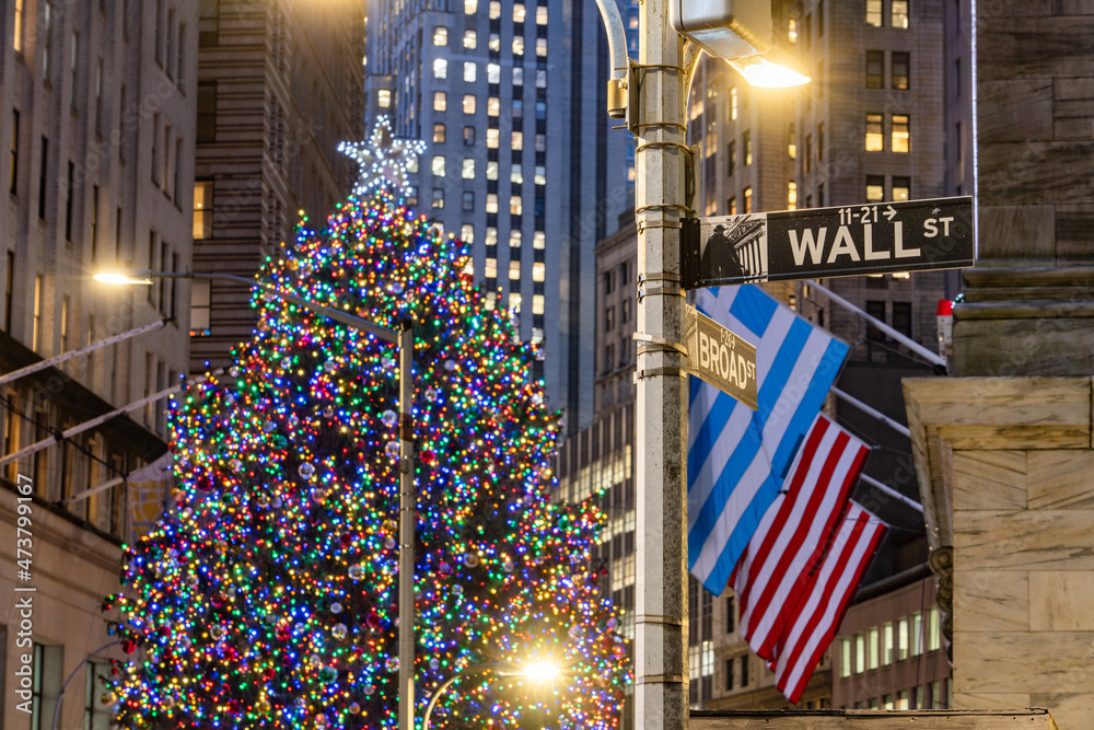 Christmas tree at Wall Street in Midtown Manhattan, New York City, USA